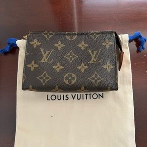 SOLD Authentic Louis Vuitton Toiletry 15